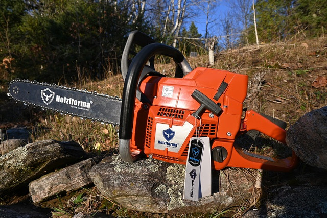 93.6cc Holzfforma G395XP Orange Gasoline Chainsaw in Outdoor Tools & Storage in Renfrew - Image 2