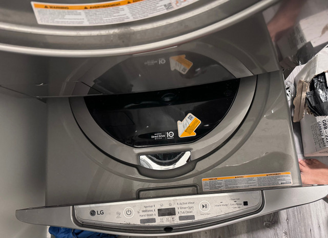 Washer and dryer with pedestal  in Washers & Dryers in Fort McMurray - Image 4