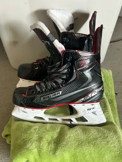 Bauer x2.7 Valour Skates - Sz 6D, View more