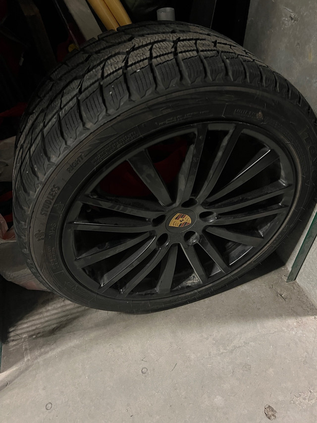 Porsche Rim + Tire That Fit Panamera GTS 2020 dans Pneus et jantes  à Ville de Montréal