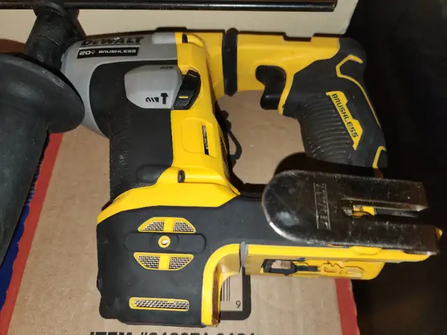 DEWALT 20V MAX ATOMIC Lithium-Ion   5/8"  SDS Plus Hammer Drill in Power Tools in Windsor Region - Image 11
