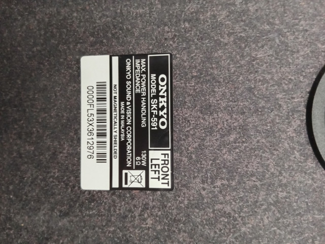 Onkyo bookshelf speakers in Speakers in Hamilton - Image 2