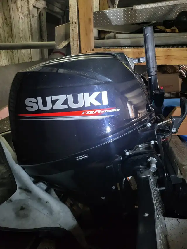Bateau 14 1/2 ’’ Grand-mère 25 HP Suzuki in Powerboats & Motorboats in Laval / North Shore - Image 5