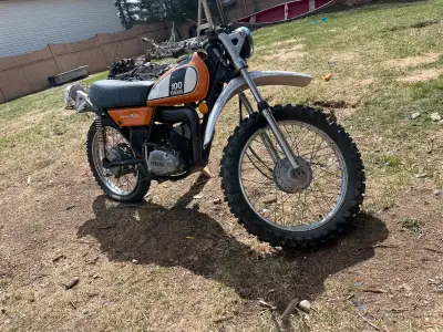1974 Yamaha dt100 enduro Vintage Runs like new 3000km Converted for trail use/racing needs a shifter...