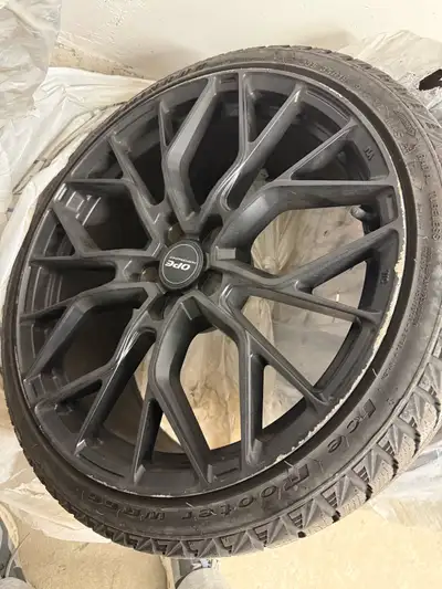 Set of 235/35 R19 winter tire with rim, View more