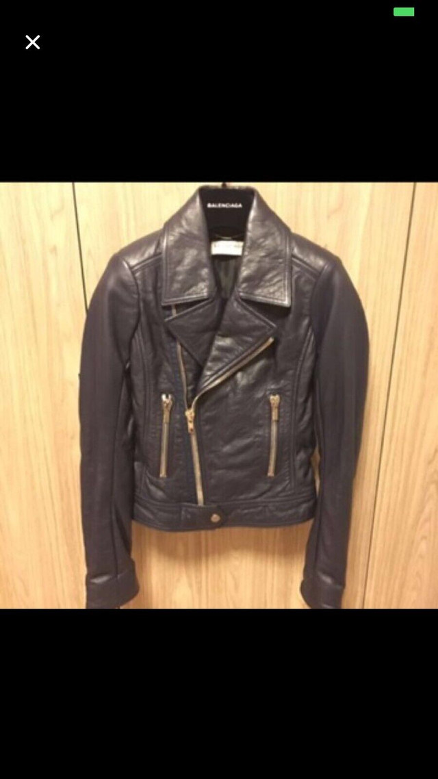 Authentic Balenciaga leather jacket dans Femmes - Hauts et vêtements d'extérieur  à Ville de Montréal