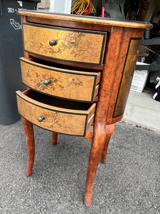 magnifique commode  in Dressers & Wardrobes in Laval / North Shore - Image 4