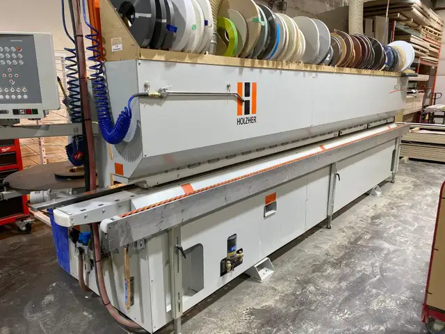 HOLZ-HER ARCUS 1334 Edgebander (2011) Low Hours in Other Business & Industrial in Edmonton - Image 2
