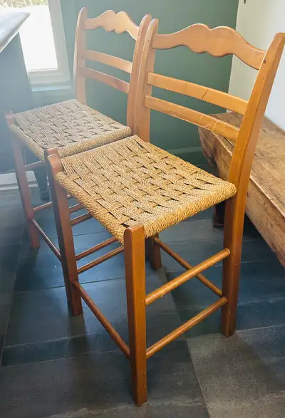 Lot De 2 Tabourets De Bar En Bois - Style Colonial - Hauteur 75 Cm - Occasion Bon État