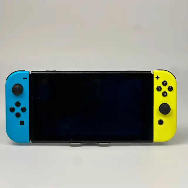 Nintendo Switch Console HAC-001 - 3136712 in Nintendo Switch in Laval / North Shore - Image 4