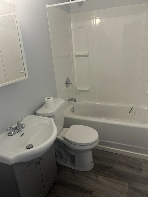 4 bedroom, 1 bath West End house now available 2