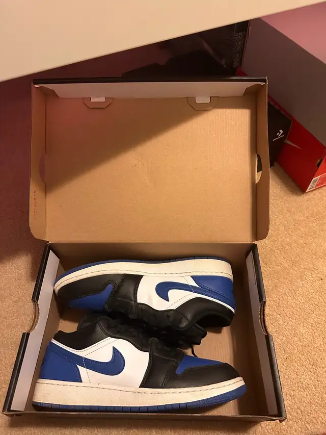 jordan 1s low royal toe in Women's - Shoes in Ottawa - Image 2