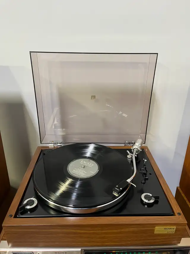 Vintage Sony Turntable in Stereo Systems & Home Theatre in City of Toronto - Image 5