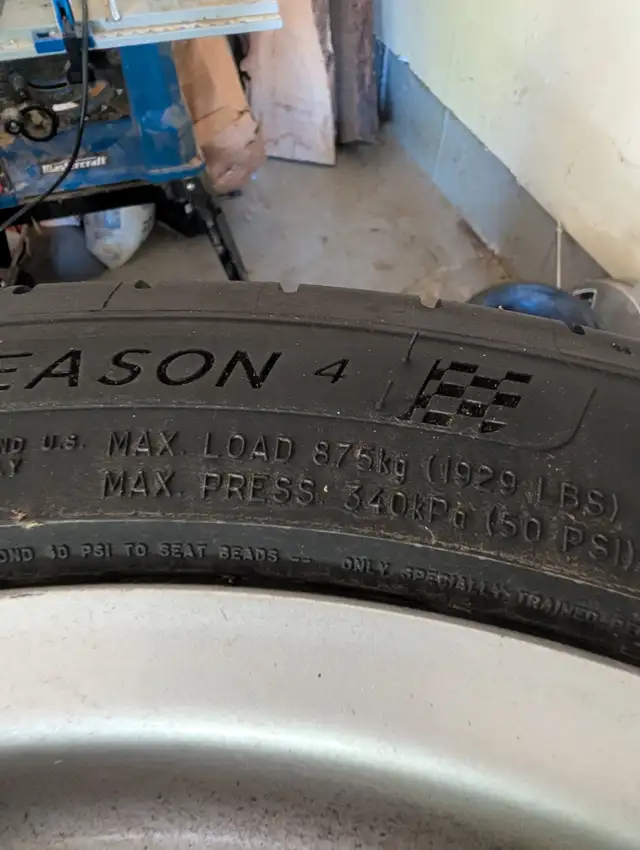 Mercedes rims & Michelin pilot sport 4s tires 255/45/r18. in Tires & Rims in London - Image 5
