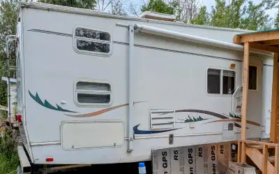 Very comfortable clean fifth wheel with slide-out. Ideal for couples or small families who want comf...