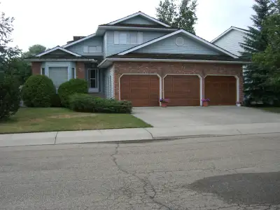 Newly renovated, one-furnished 2nd-floor bedroom with a big walk