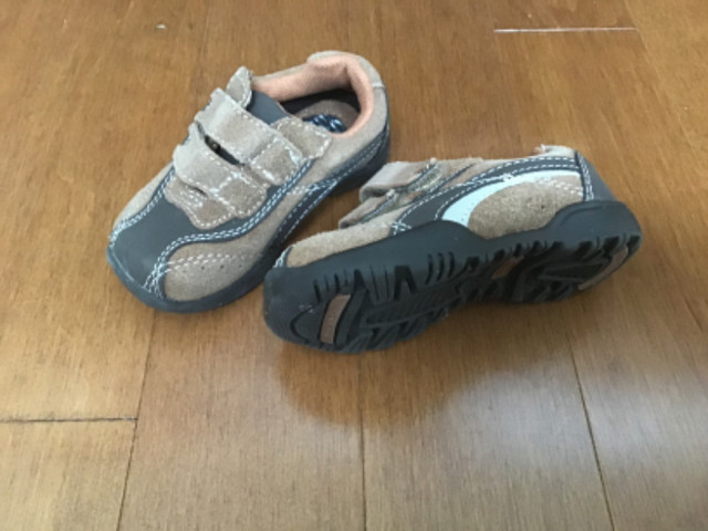 DR. SCHOLL’S BRAND SIZE 4 9-12 MONTH BROWN VELCRO CLOSE SHOE in Clothing - 9-12 Months in Peterborough - Image 2