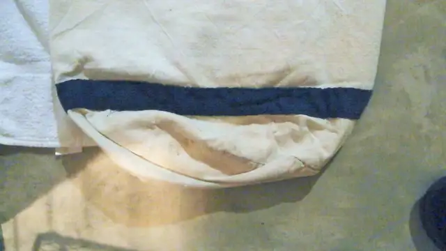 Vintage Toronto Maple Leafs Hockey Puck Bag in Hockey in Winnipeg - Image 4