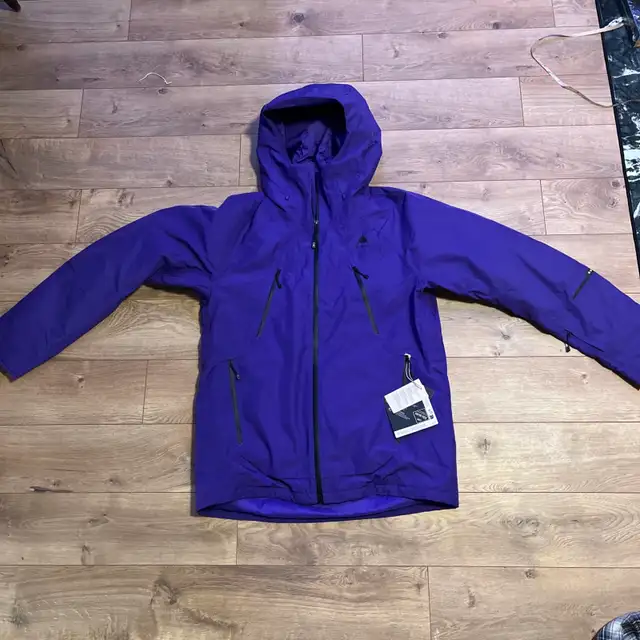 Burton Reserve GoreTex 2L Ski/Snowboard Jacket in Men's in Charlottetown - Image 2