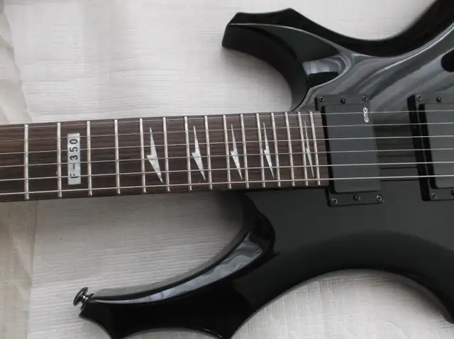 ESP-LTD F 350 electrique guitare in Guitars in Sherbrooke - Image 3