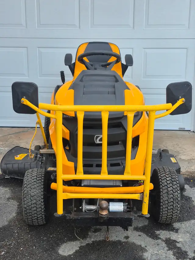 Tracteur Cub Cadet LX46 2022 à gazon avec souffleuse in Lawnmowers & Leaf Blowers in Québec City - Image 2
