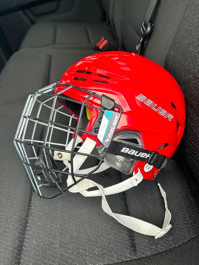 Small Bauer Reakt 95 Helmet and Cage