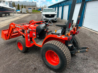 Very Clean Kubota B7500 Tractor