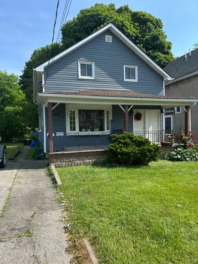 Second floor two bedroom apartment with a large shared back yard. Close to the river.