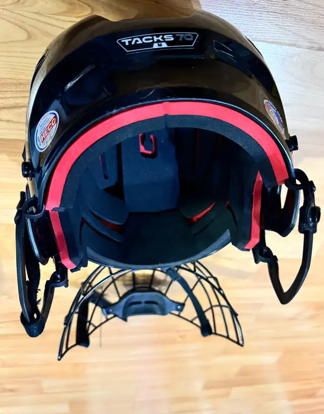 Boys’ Hockey Gear Bundle – Like New! in Hockey in Edmonton - Image 7