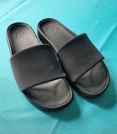 LULULEMON SLIDES ~ WOMEN'S SIZE 9, View more