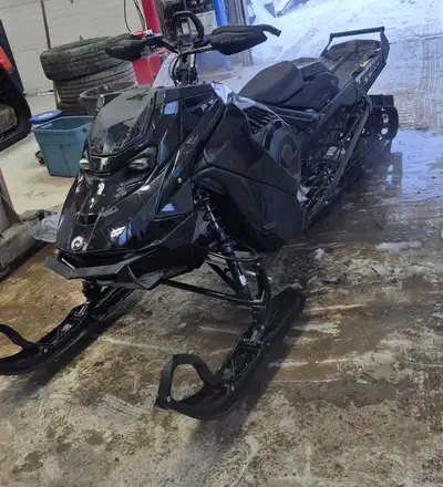 2023 summit x turbo r 154 big screen very good shape 230km give reasonable offers