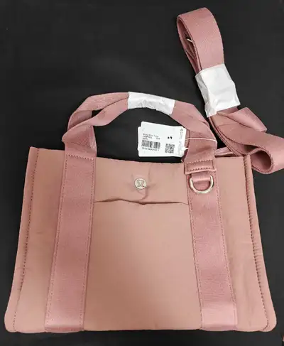 Brand new with tags Bought for $108 + tax Meetup at my location (by Warden Ave and Steeles Ave in Ma...