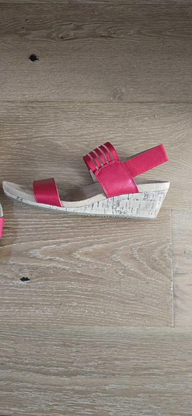women's sandals in Women's - Shoes in St. Albert - Image 3