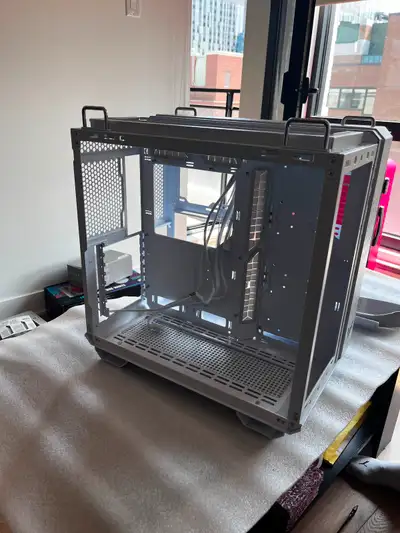 Boîtier pc gaming Asus, View more