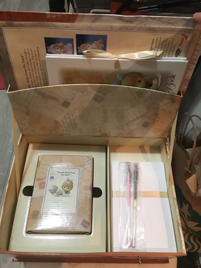 Precious Moments Figure & Collectible Box & Stationary Set in Arts & Collectibles in Markham / York Region - Image 4