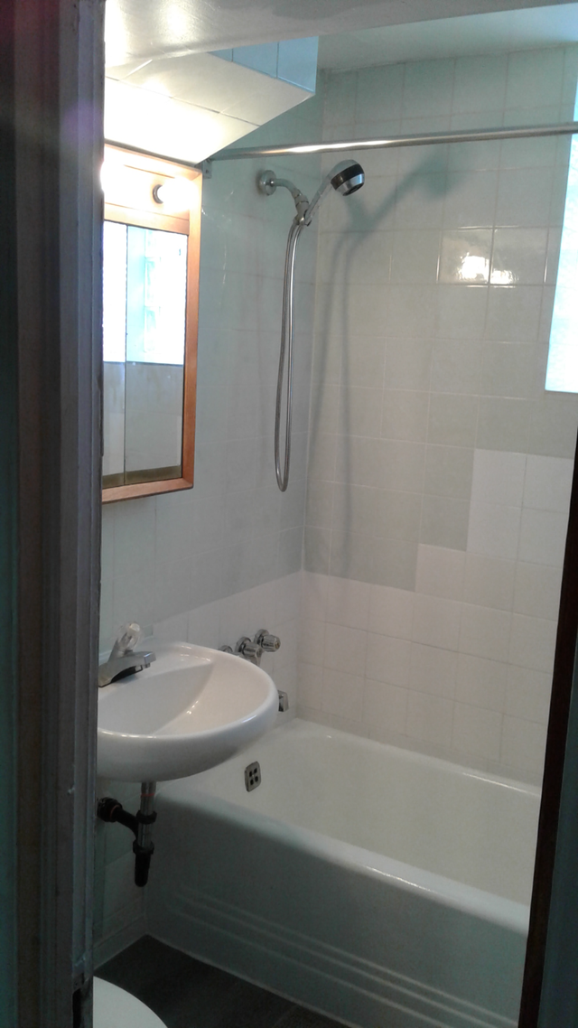 CHAMBRE/ROOM TOUS INCLUS METRO PLAMONDON CDN/NDG MONTREAL in Room Rentals & Roommates in City of Montréal - Image 7