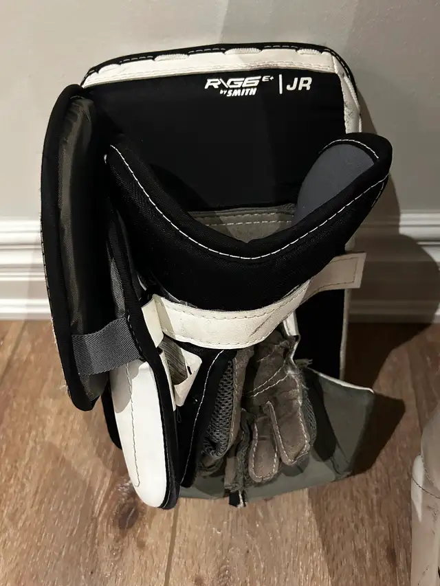 Junior goalie equipment in Hockey in Mississauga / Peel Region - Image 5