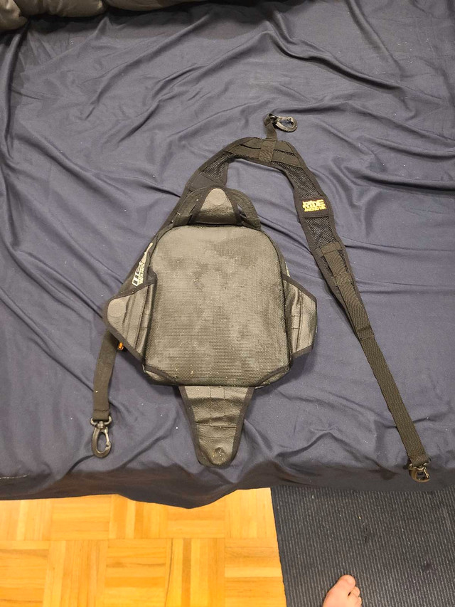 Icon Primer Motorcycle Tank Bag in Other in City of Toronto - Image 3