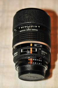 Nikon AF DC Nikkor 105mm f/2D Defocus Image Control Lens