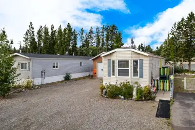 Welcome to 225-989 Range Road in Mountain View Place, a well-maintained 2-bedroom, 1-bathroom home o...