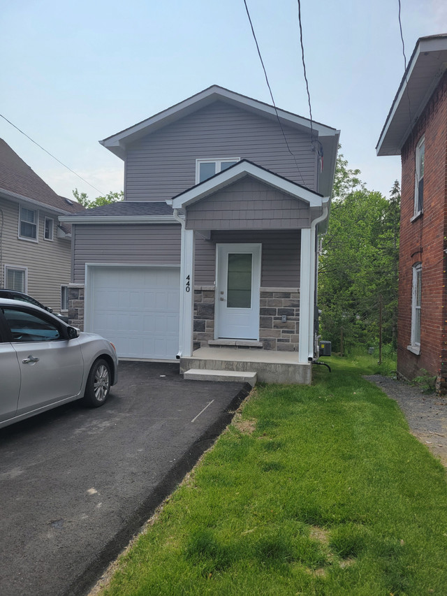 Updated 1  Bedroom Apartments in Long Term Rentals in Napanee