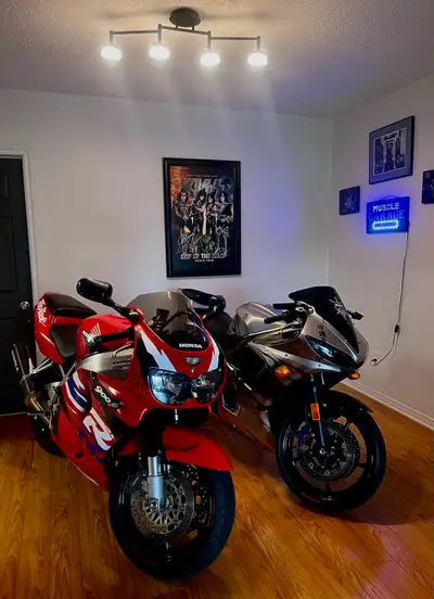 Amazing condition Yamaha r6 with 40k on it Tires are still good New battery Aftermarket FMF racing e...