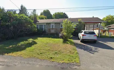 Short-Term Rental – 3-Bedroom Upper Unit at 6880 Rocque Bright and spacious upper-floor bungalow uni...