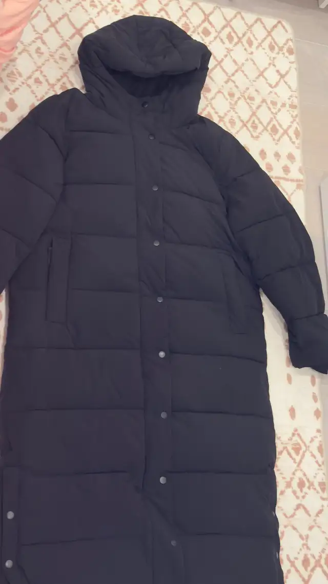 TWIK XL long puffer jacket in Women's - Tops & Outerwear in City of Montréal - Image 3