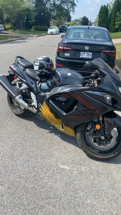 Moto Hayabusa 2008 3500km changement huile moteur batterie neuve filtre à air changer jamais tombée...