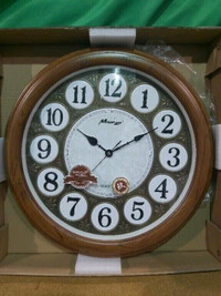 Maple Leaf, Analog 18" Wood Clock, Bronze/Oak - ML