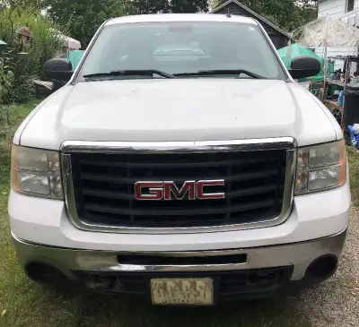 2007 GMC Sierra 2500 HD , New body style. Original 6 liter V8 motor Heavy duty automatic transmissio...