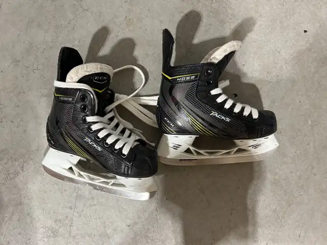 CCM Tacks kids skates in Skates & Blades in Sudbury - Image 2