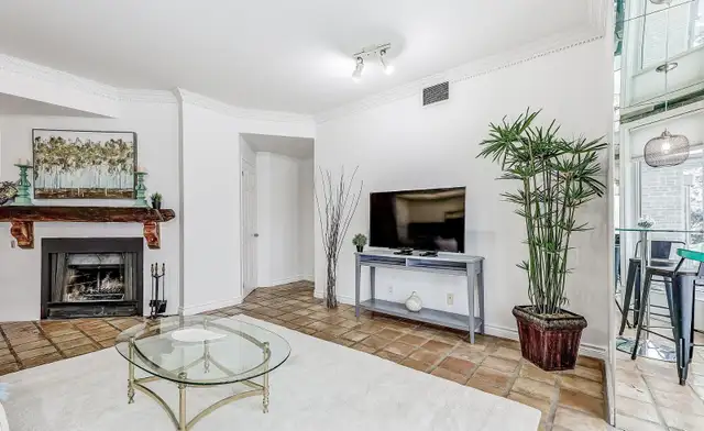 1 Bedroom, 1 Bathroom Top Floor Corner Suite Condo For Rent