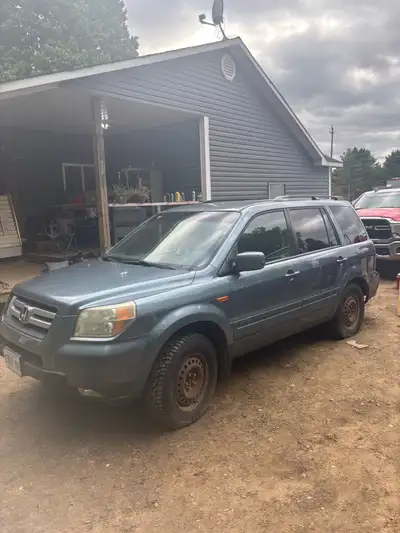 2006 Honda Pilot parts car. It runs but frame has rotted out over rear axel. Please message to get p...